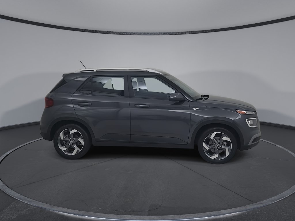 Used 2025 Hyundai Venue SEL FWD image 18