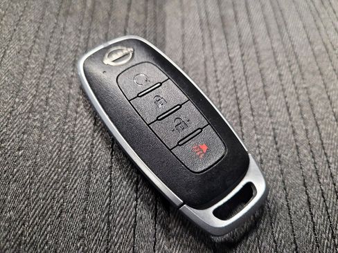 Used 2023 Nissan Rogue SV image 32