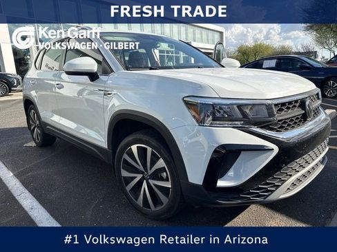 Used 2023 Volkswagen Taos SE FWD image 1