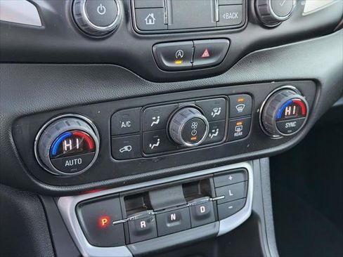 Used 2022 GMC Terrain SLE w/ Driver Convenience Package image 30