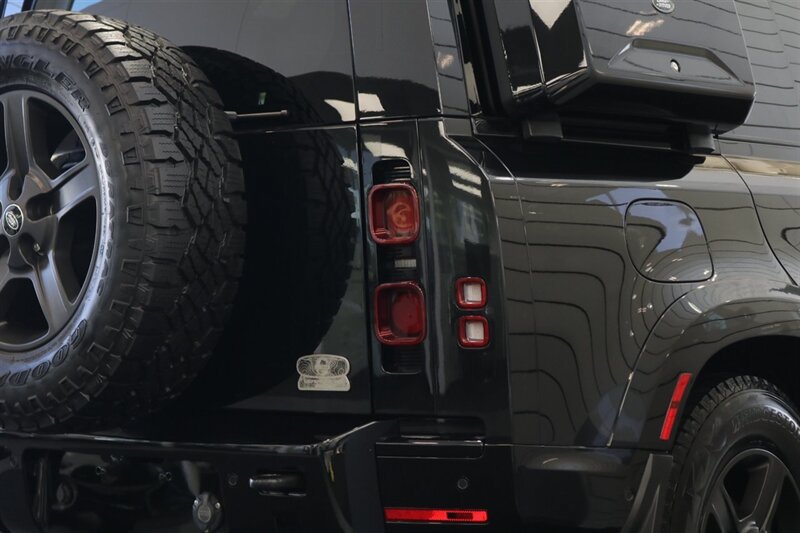Used 2023 Land Rover Defender 110 S AWD/4WD image 14