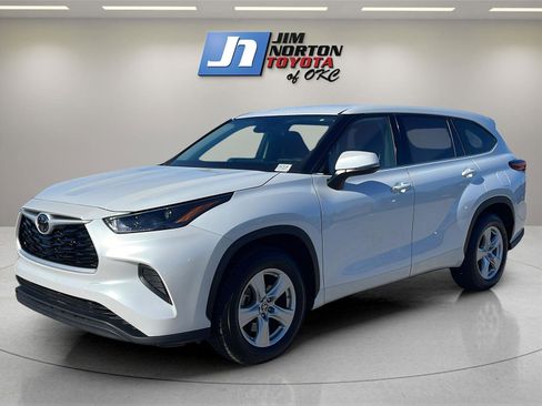 Used 2022 Toyota Highlander L image 1