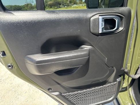 Used 2023 Jeep Wrangler Unlimited AWD/4WD image 23