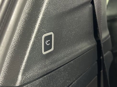 Certified 2024 Chrysler Pacifica Limited image 30