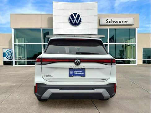 New 2026 Volkswagen Tiguan SE image 4