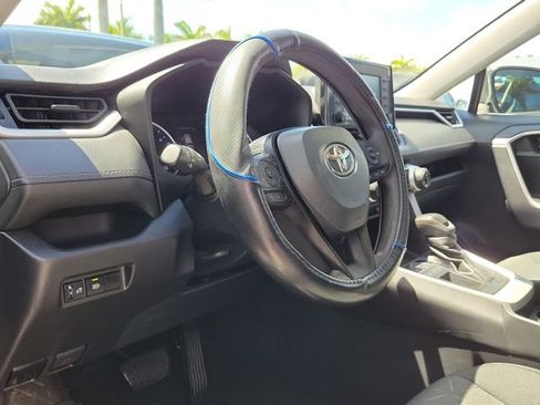 Used 2021 Toyota RAV4 XLE FWD image 9