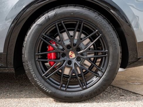 New 2026 Porsche Cayenne GTS image 18