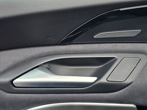 New 2025 Audi SQ5 Prestige image 23