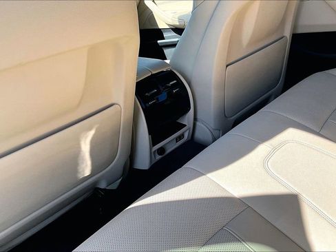 Used 2021 BMW 530e w/ Convenience Package image 10