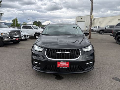 Used 2023 Chrysler Pacifica Touring-L FWD image 8