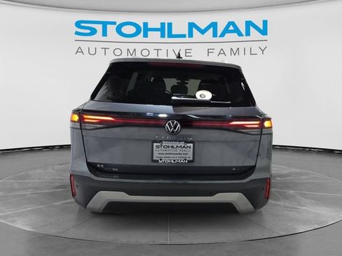 Certified 2025 Volkswagen Tiguan SE AWD/4WD image 4