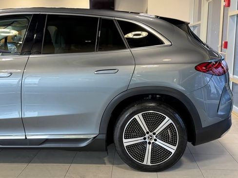 Used 2023 Mercedes-Benz EQE 350+ 4MATIC SUV w/ Exclusive Trim Package image 9