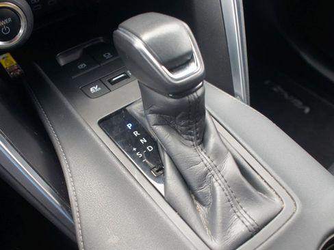 Used 2023 Toyota Venza LE AWD/4WD image 10