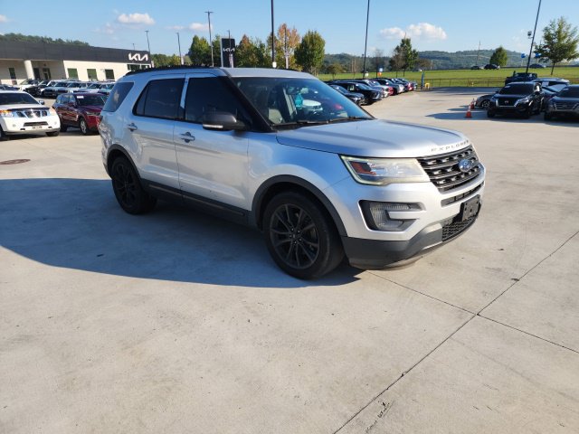 Used 2017 Ford Explorer XLT w/ Equipment Group 202A FWD image 25