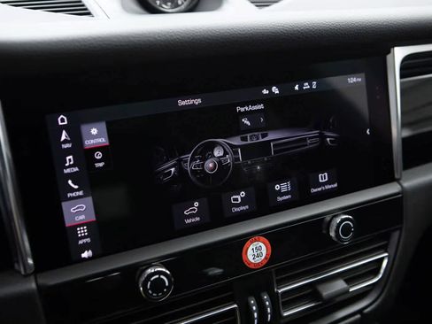 Certified 2026 Porsche Macan AWD/4WD image 15