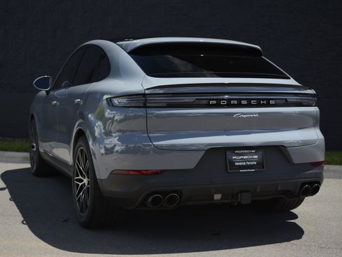 Certified 2026 Porsche Cayenne Coupe AWD/4WD image 3
