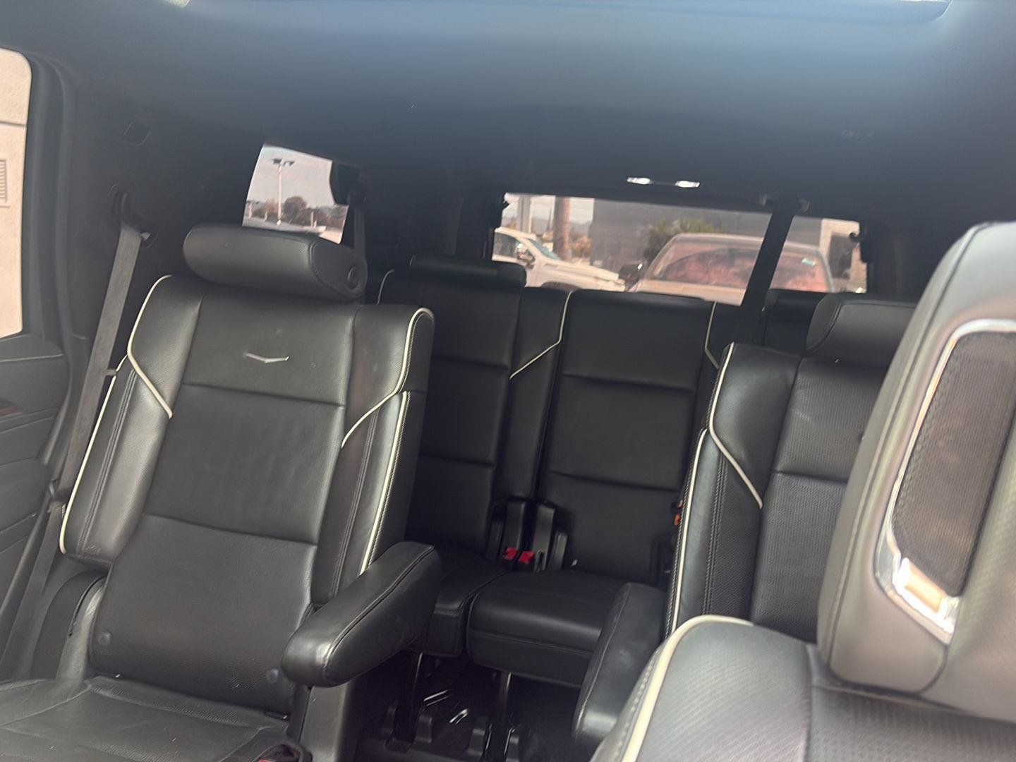 Used 2023 Cadillac Escalade Premium Luxury AWD/4WD image 20