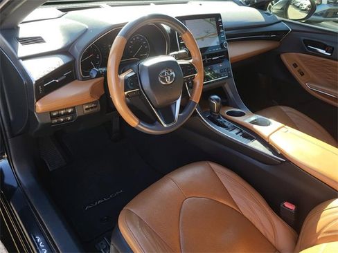 Used 2020 Toyota Avalon Limited image 17