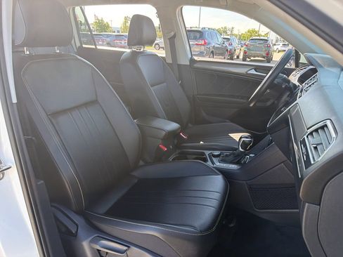 Used 2024 Volkswagen Tiguan SE AWD/4WD image 25