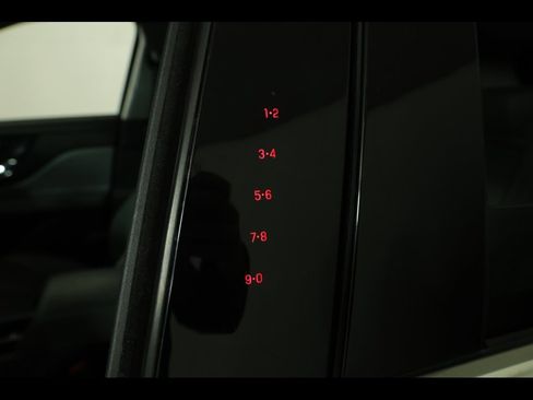 Used 2021 Lincoln Corsair AWD w/ Premium Package image 16