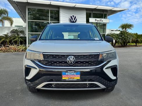 Used 2023 Volkswagen Taos S FWD image 2