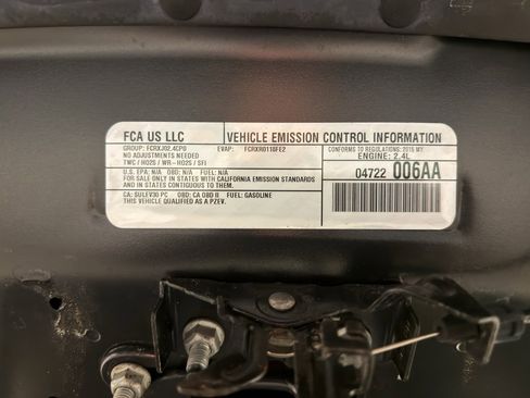 Used 2015 Jeep Cherokee Limited image 33