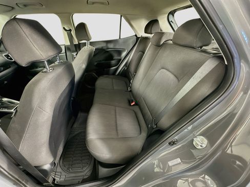 Used 2021 Hyundai Venue SE FWD image 25