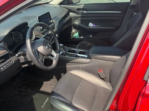 Used 2019 Nissan Altima 2.5 Platinum AWD/4WD image 4