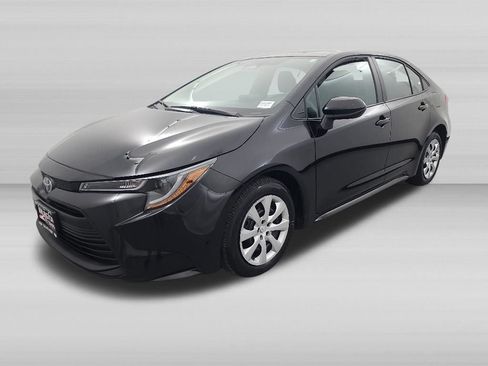 Used 2026 Toyota Corolla LE FWD image 9