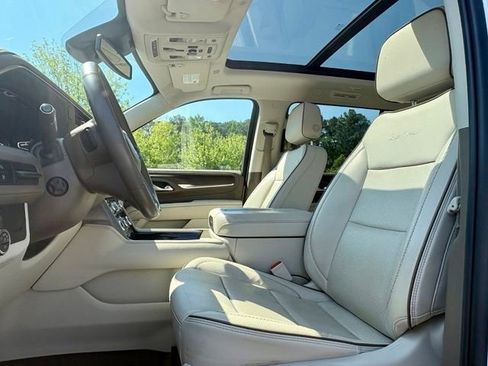 Used 2023 GMC Yukon XL Denali AWD/4WD image 27