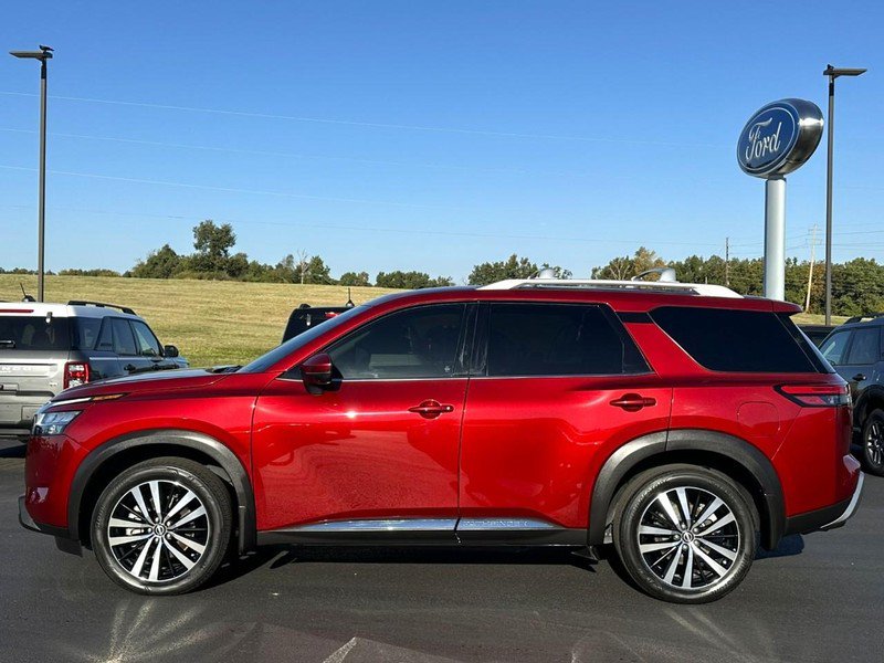 Used 2024 Nissan Pathfinder Platinum AWD/4WD image 5