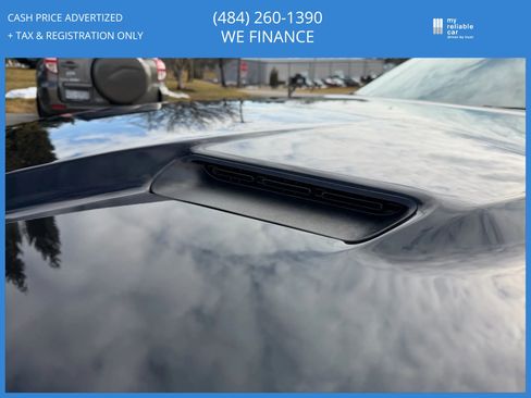 Used 2015 Dodge Challenger SXT image 25