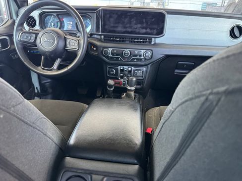 Used 2024 Jeep Wrangler Unlimited AWD/4WD image 6
