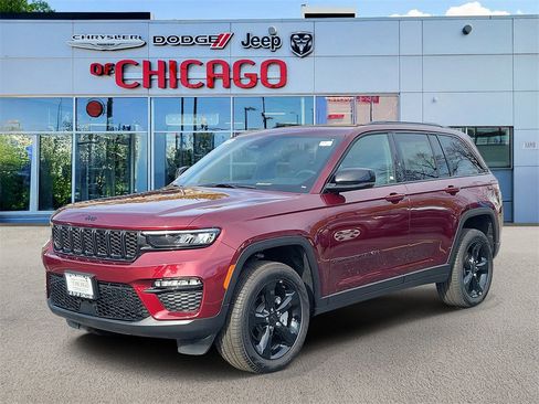 Certified 2025 Jeep Grand Cherokee Limited w/ Black Appearance Package image 2
