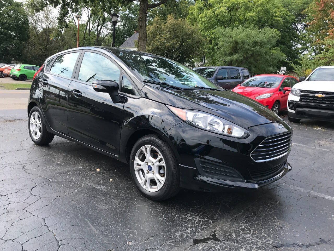 Used 2016 Ford Fiesta SE w/ Cold Weather Package FWD image 2