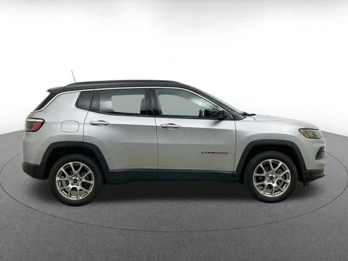 Used 2025 Jeep Compass Limited AWD/4WD image 10
