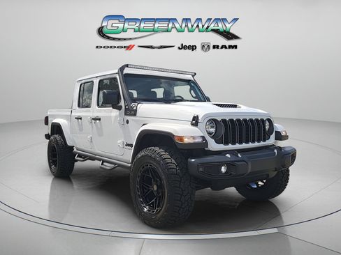 Used 2025 Jeep Gladiator Sport AWD/4WD image 1