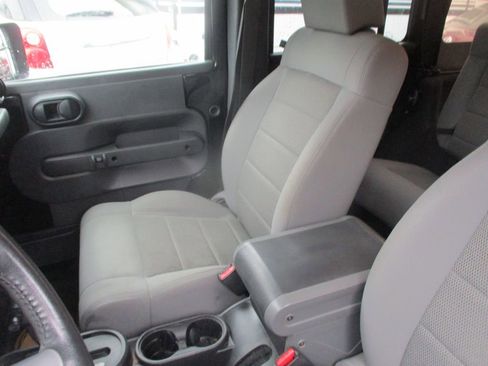 Used 2008 Jeep Wrangler Unlimited Sahara RWD image 10