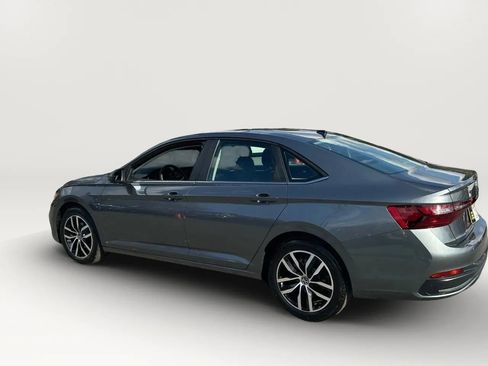 Used 2026 Volkswagen Jetta SE image 4