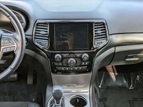 Used 2019 Jeep Grand Cherokee Altitude image 12