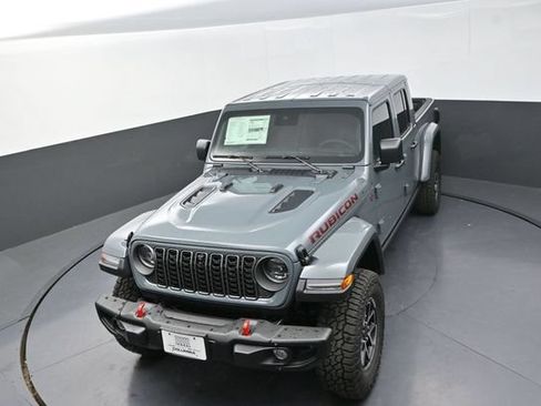 Used 2025 Jeep Gladiator Rubicon AWD/4WD image 14