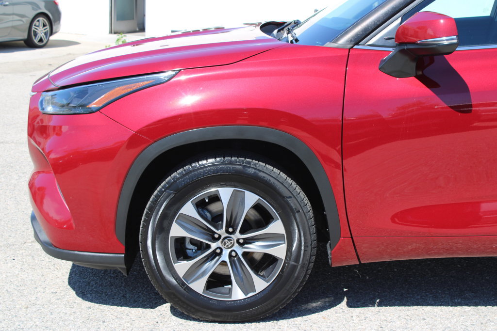 Used 2023 Toyota Highlander XLE FWD image 7