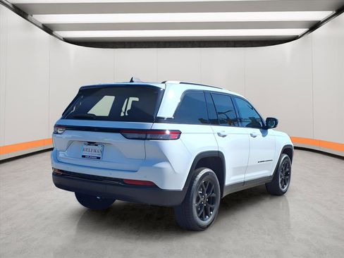 New 2025 Jeep Grand Cherokee Altitude image 7