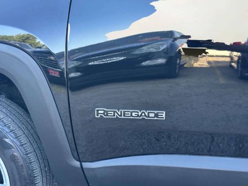 Used 2022 Jeep Renegade Latitude AWD/4WD image 43