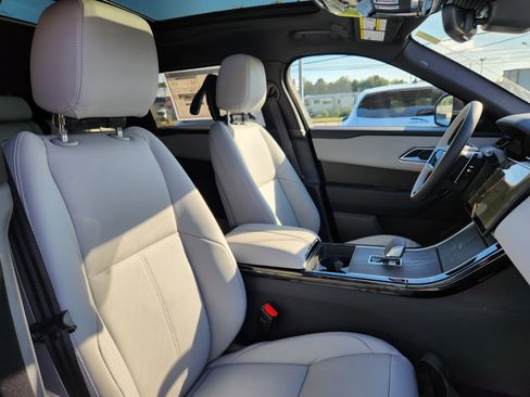 New 2026 Land Rover Range Rover Velar Dynamic SE image 12