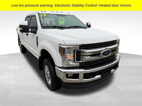 Used 2019 Ford F250 XLT w/ XLT Value Package image 2
