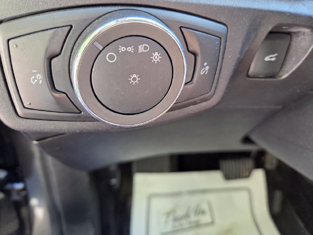 Used 2017 Ford Fusion SE w/ Fusion SE Technology Package FWD image 11