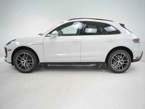 Certified 2026 Porsche Macan AWD/4WD image 2
