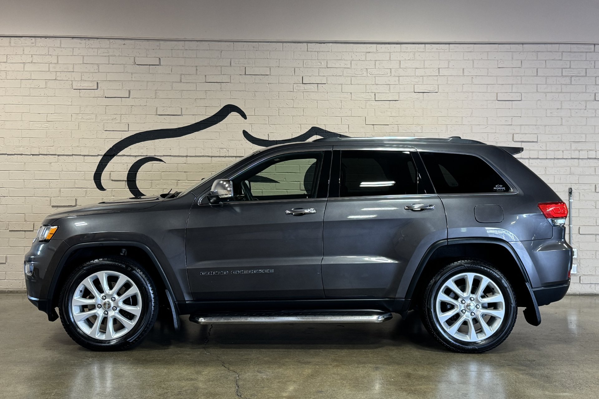 Used 2017 Jeep Grand Cherokee Limited AWD/4WD image 7