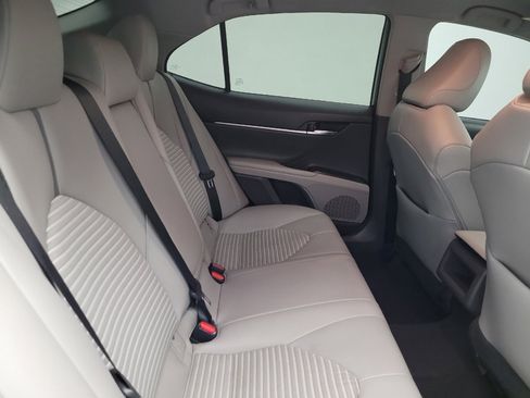 Used 2021 Toyota Camry SE image 19